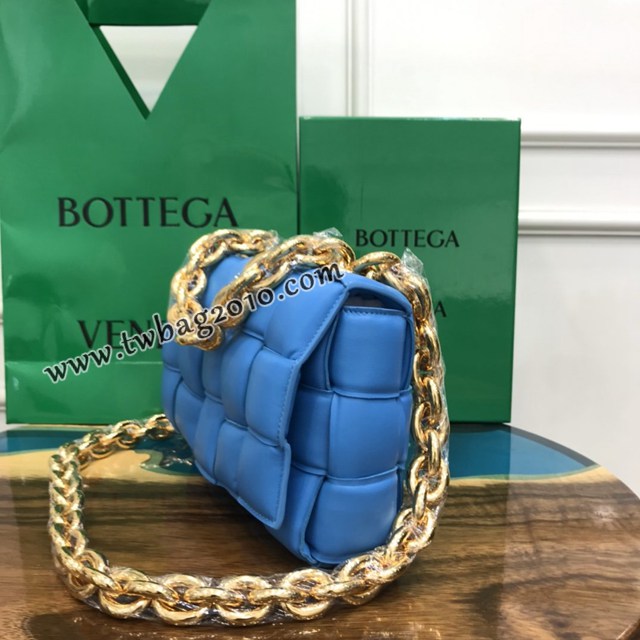 Bottega veneta高端女包 96008泳池藍 寶緹嘉新款枕頭鏈條包 BV大金鏈子小羊皮枕頭包  gxz1177